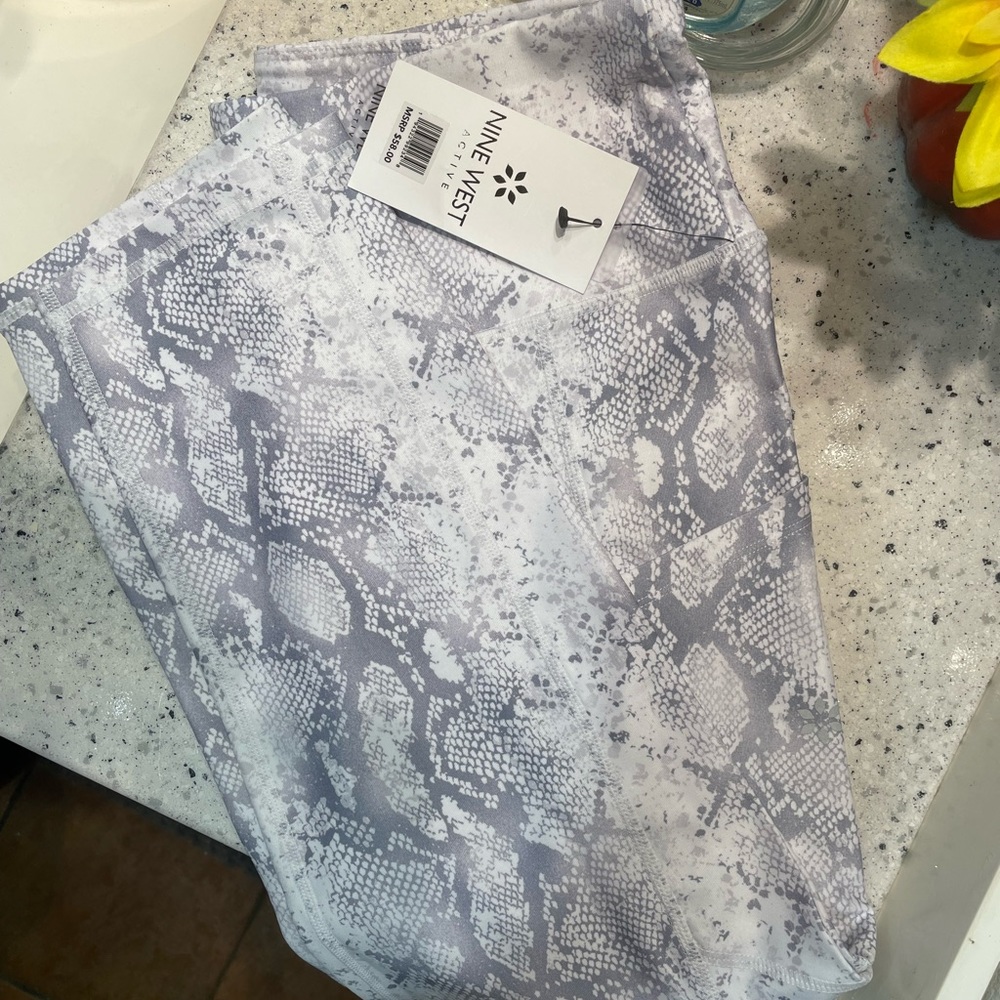 Nine West leggings NWT size medium